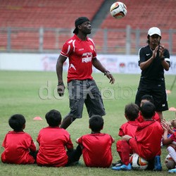 Di Jakarta, Louis Saha Teringat Masa Kecil