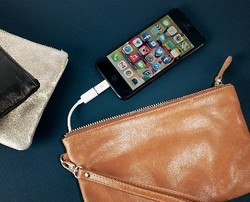 Mighty Purse, Tas Stylish yang Bisa Jadi Charger Smartphone