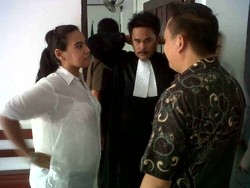 Divonis 15 Tahun Bui, Wanita Penyelundup Sabu Asal Thailand Tersenyum