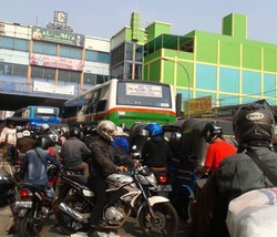 Giliran Angkot Ngetem yang Jadi Biang Kemacetan Tanah Abang