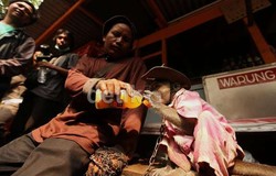 Sebulan, Pawang Topeng Monyet Bisa Dapat Duit Setara UMP DKI