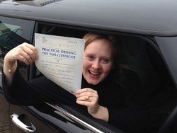 Pahlawan di Balik Kemudi Para Selebriti