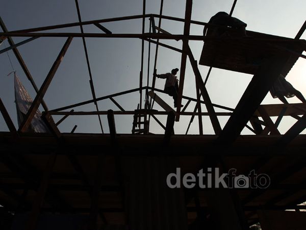 Warga Kampung Kandang Mulai Bangun Rumah Lagi