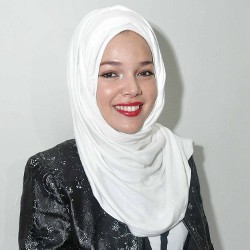 Apa yang Disukai Dewi Sandra dari Sang Suami?