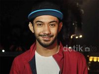 Reza Rahadian Masuk Nominasi Pria Terseksi
