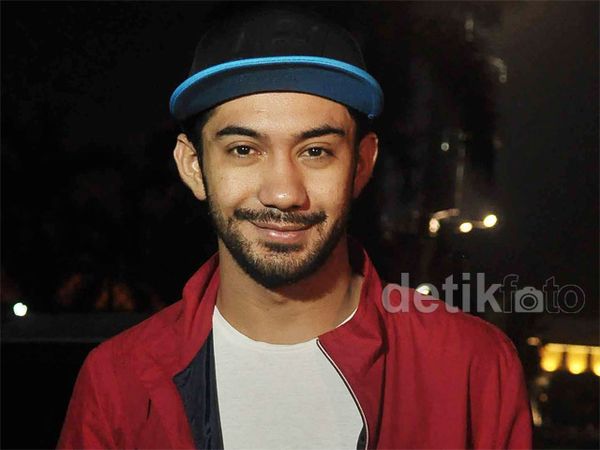 Reza Rahadian Masuk Nominasi Pria Terseksi