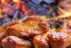 Konsumsi Bagian Gosong Makanan yang Dibakar Picu Kanker Saluran Cerna