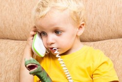 Anak Suka Gigit-gigit Mainan, Normalkah?