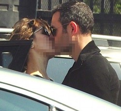  Finalis American Idol Katharine McPhee Kepergok Cium Suami Orang