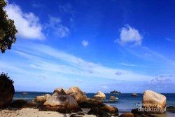 Pantai Indah & Durian Murah di Tanjung Pinang