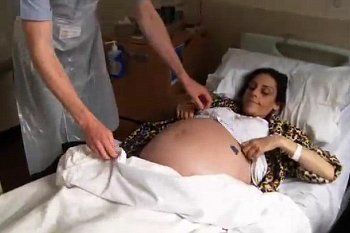 Inilah Jo, Wanita yang Tampak Hamil karena Ada 23 Liter Air di Perutnya