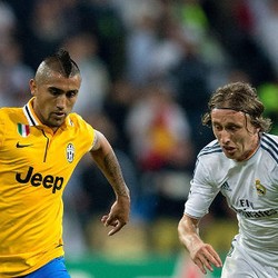 Perang di Tengah, Gol-gol Datang dari Sayap