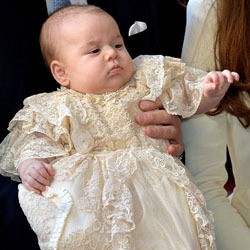 Dibaptis dengan Pakaian Khas Kerajaan, Anak Pangeran William Tak Rewel