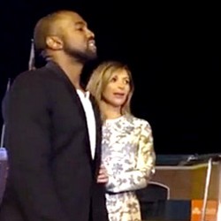 Romantis! Ini Video Saat Kanye West Lamar Kim Kardashian