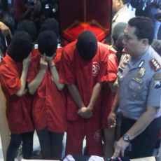 Polisi Buru Pemberi Order Empat Penari Telanjang