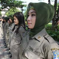 Satpoltik Dilarang Kusam, Make Up di Kantor untuk Ramai-ramai