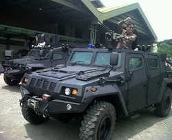 Wuusss! Anggota MPR Menjajal Komodo dan Anoa di Pindad