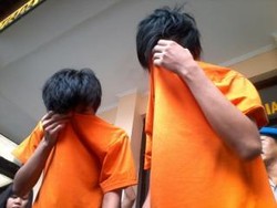 Jambret Tas Wanita, Anggota Geng Motor Diamuk Massa di Bandung