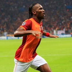 Kaki Emas Drogba Masih Berkilau