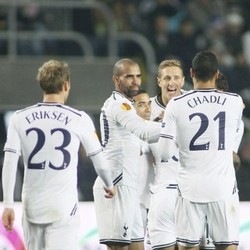 Vertonghen-Defoe Menangkan Tottenham