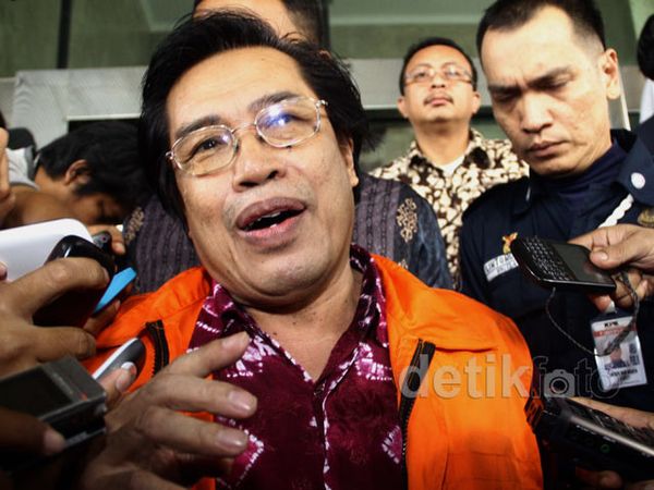 KPK Tahan Tersangka Kasus Korupsi Alquran