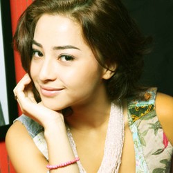 Asyiknya! Nikita Willy Ajak Diego Liburan Bareng Keluarga Keliling Eropa