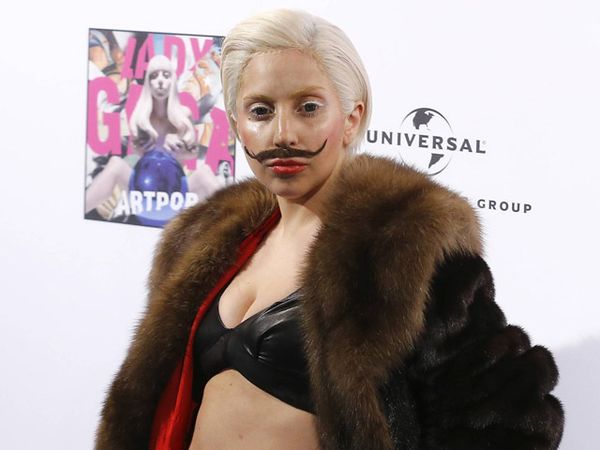 Ketika Lady Gaga Berkumis