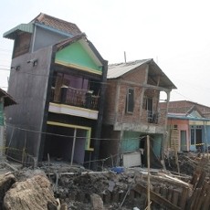 Proyek Box Culvert Bikin Tiga Rumah Nyaris Ambruk