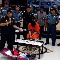 Sabu 1 Kg Hanya Disembunyikan di Lipatan Baju Dalam Koper