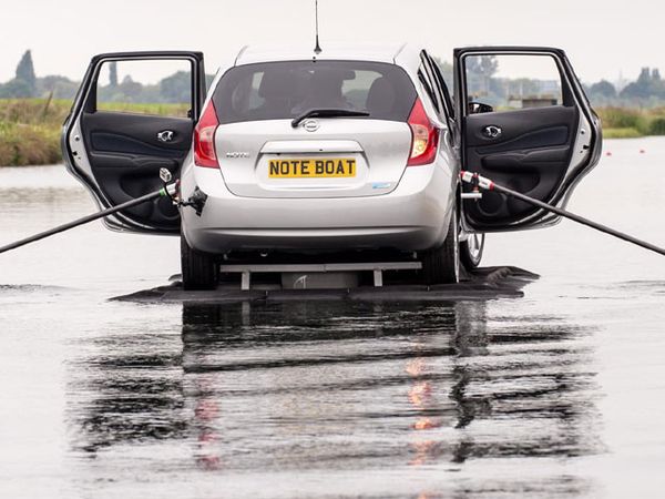 Mobil Nissan Bisa Jadi Perahu!