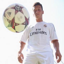 Untuk Keseimbangan Tim, Alasan Ancelotti Lepas Oezil 