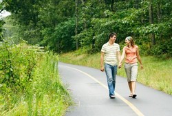 Tak Cuma Sehat, Jalan Kaki Juga Bisa Mengukur Kadar Cinta si Dia