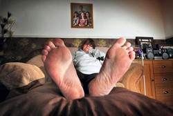 Alergi Sepatu, Tracy Tak Pernah Pakai Alas Kaki Selama 20 Tahun