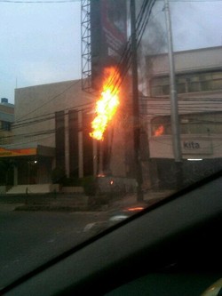 Kabel Listrik Meledak di Fatmawati, Lalu Lintas Tersendat