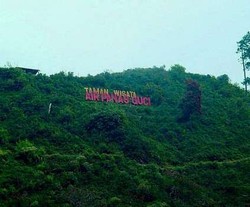 Akhir Pekan Santai di Pemandian Air Panas Guci, Tegal