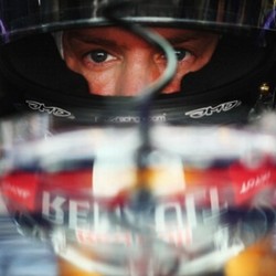 Vettel Sapu Bersih Latihan Bebas