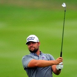 Moore dan Stroud Kini Memimpin