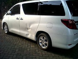  Penampakan Alphard Putih Milik Adiguna yang Penyok