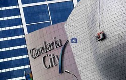 Tertimpa Serpihan Kaca Pengunjung Gandaria City Alami Luka Ringan