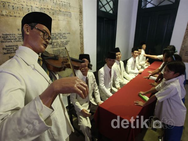 Mengunjungi Museum Sumpah Pemuda