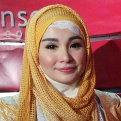Berhijab, Soraya Larasati Makin Disayang Suami