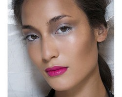 4 Cara Untuk Mengaplikasikan Eyeshadow Silver