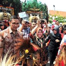 Risma Sebut Pelayanan Publik Surabaya Lebih Baik Dibandingkan Negara Lain