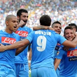 Dua Penalti Higuain Menangkan Napoli