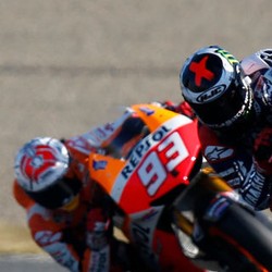 Marquez vs Lorenzo Lanjut Sampai Seri Terakhir