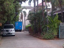 Pagar Rumah Adiguna yang Rusak Ditabrak Floren Masih Belum Diperbaiki