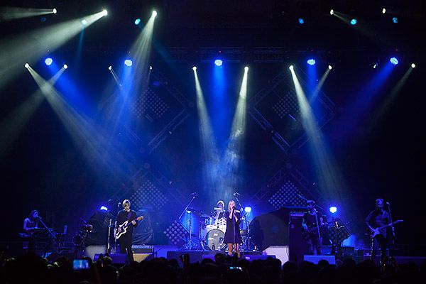 Foto: Konser Club 8 dan One Republic di Jakarta