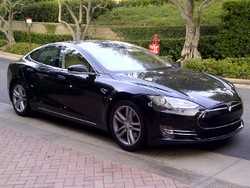 Tesla Rebut Orang Apple untuk Pengembangan Kendaraan