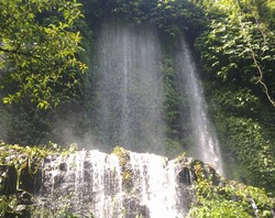 Lombok, Dari Ayam Taliwang Sampai Air Terjun