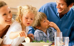 Ajarkan Kebiasaan Makan Sehat pada Anak dengan Cara Mudah Ini (2)